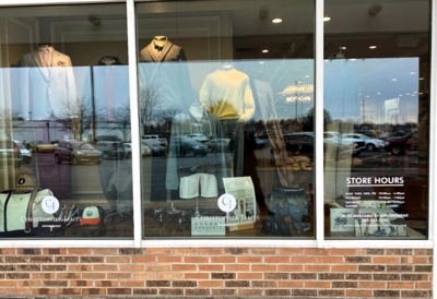 Custom vinyl window signs Photo